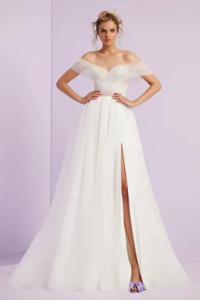 Robe de mariée en tulle couleur ivoire chez Italie Cocktail à Nice