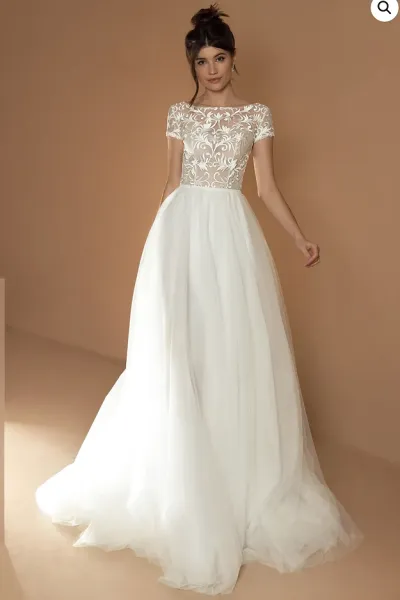 Robe de mariée en dentelle et tulle ivoire pas cher à Nice