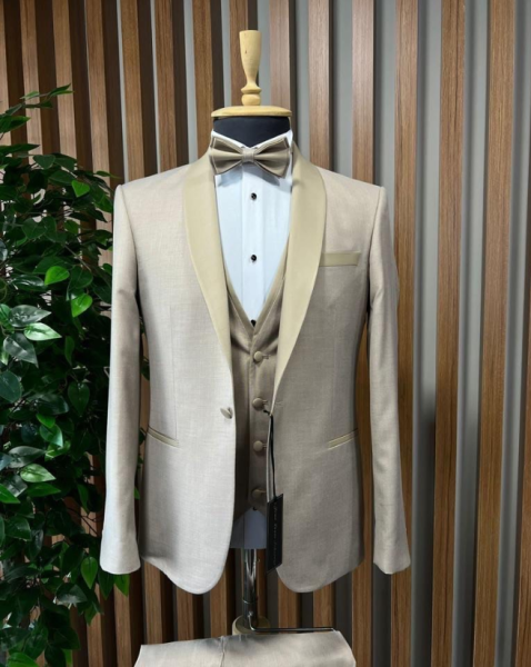  costume beige 4pièces avec une chemise blanche nœud papillon à Nice